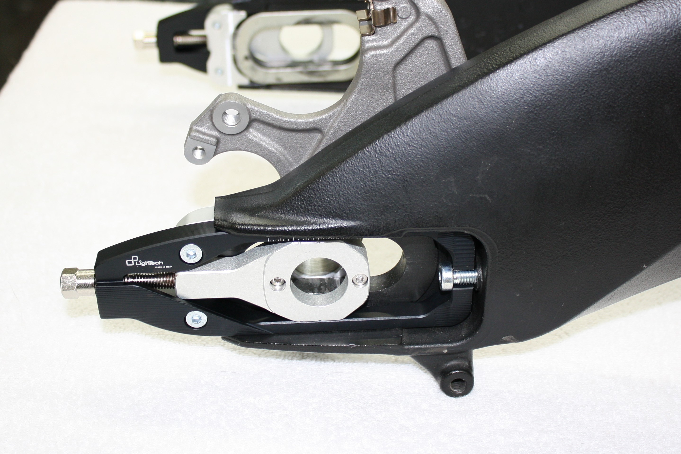 Fast Frank Racing 1719 Suzuki GSXR1000 Captive Rear Caliper Kit with